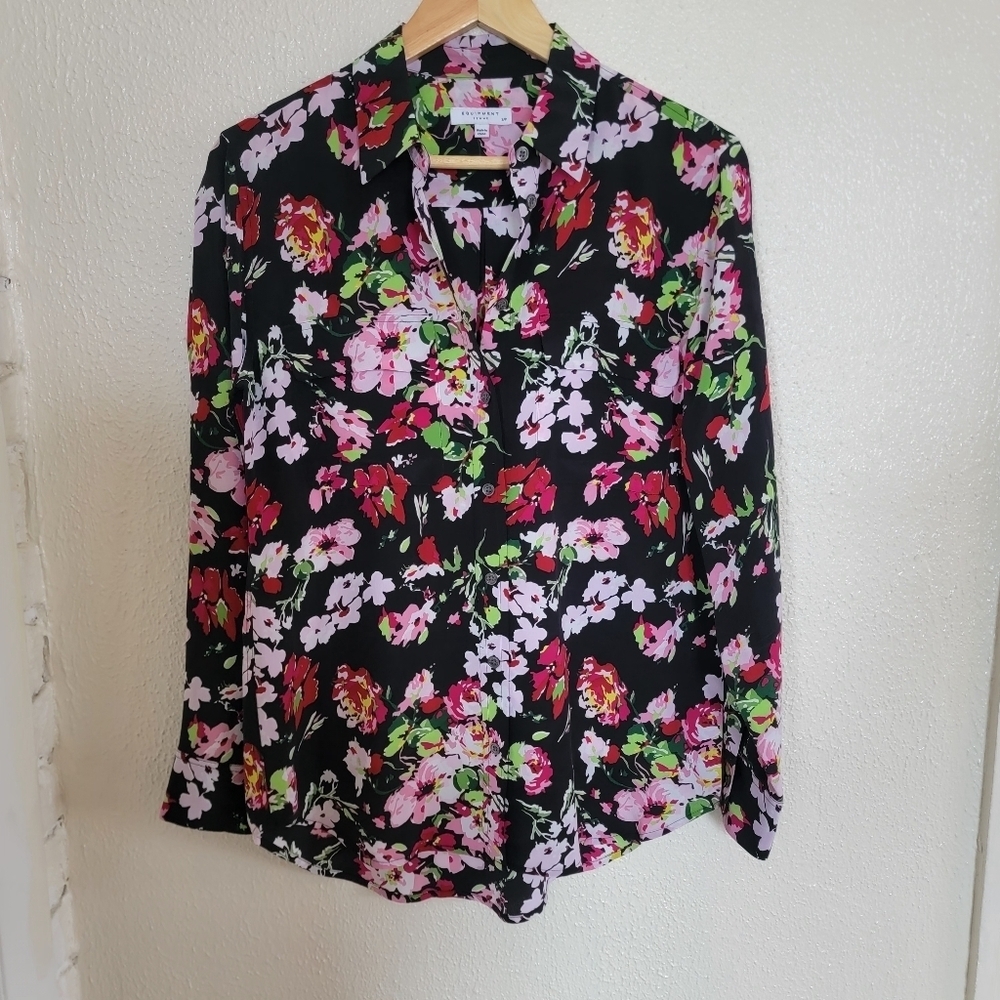 Equipment 100% Silk Signature Floral Blouse sz S Black Pink Button Down 2-Pocket